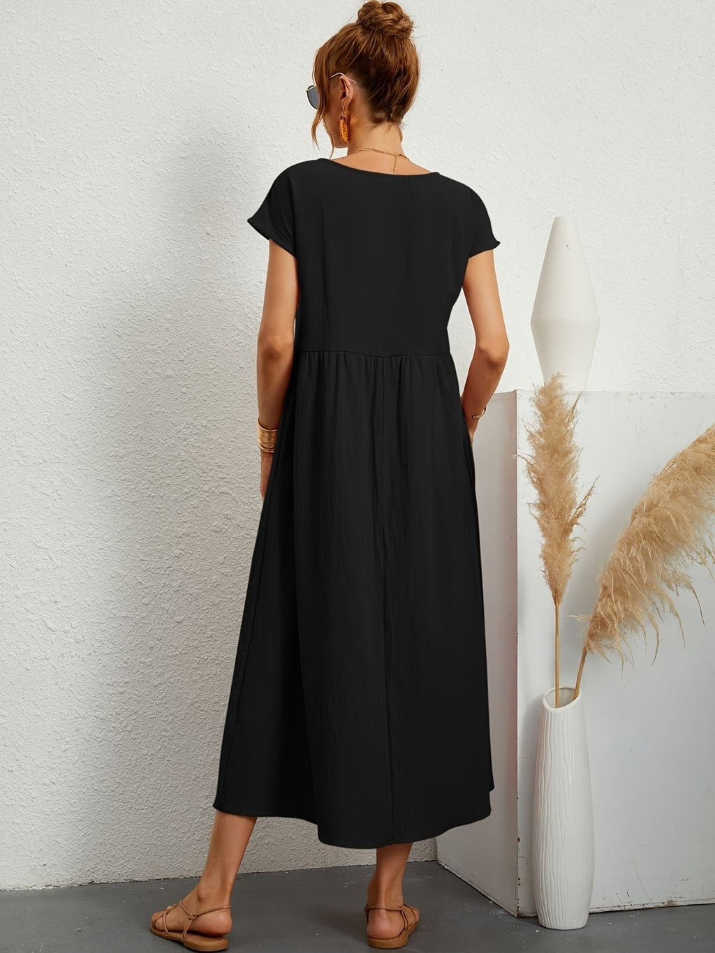 Gracefully Styled Dress for Any Occasion