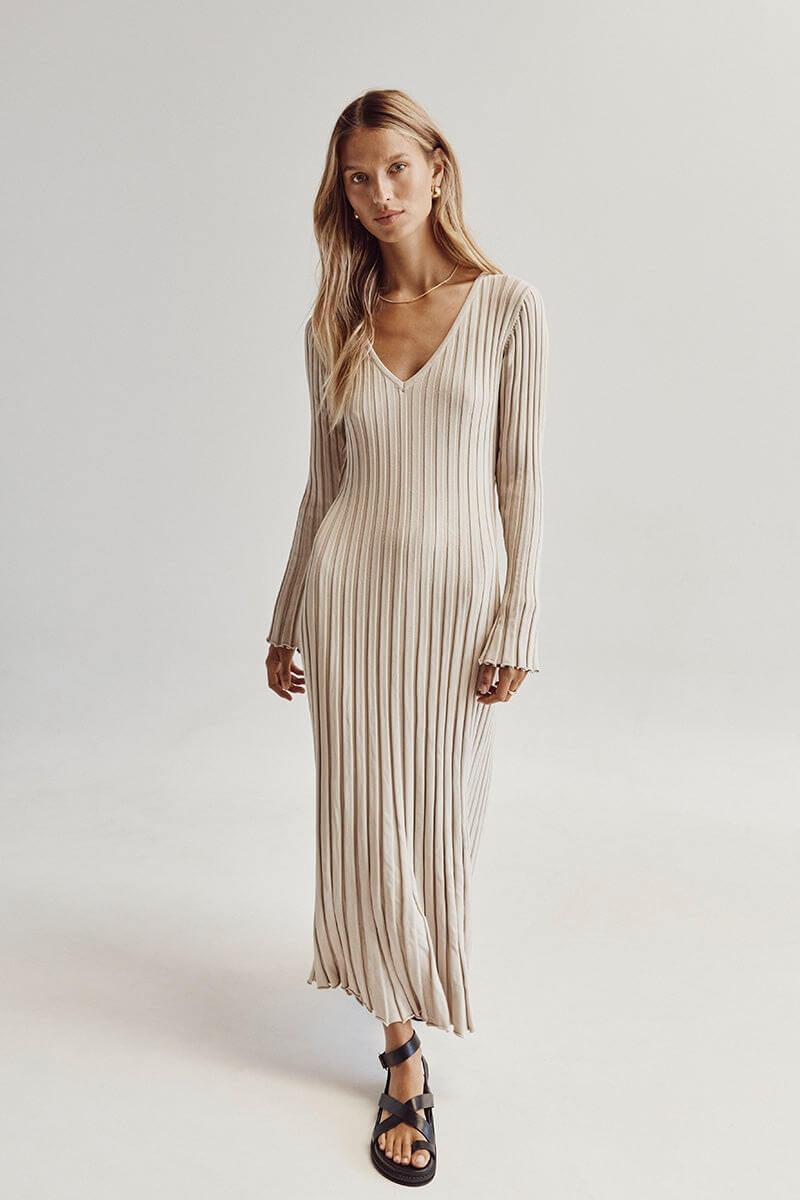 Well Tailored Dress with a Graceful Silhouette