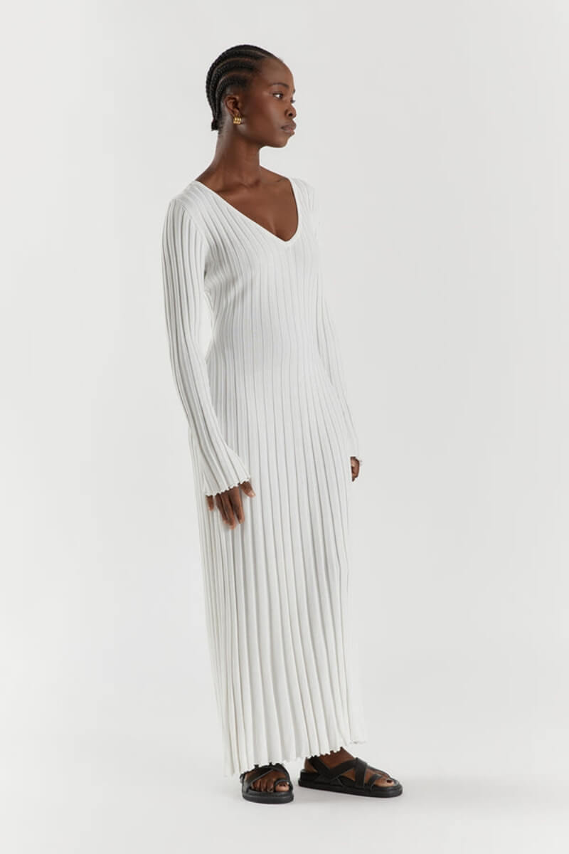 Well Tailored Dress with a Graceful Silhouette