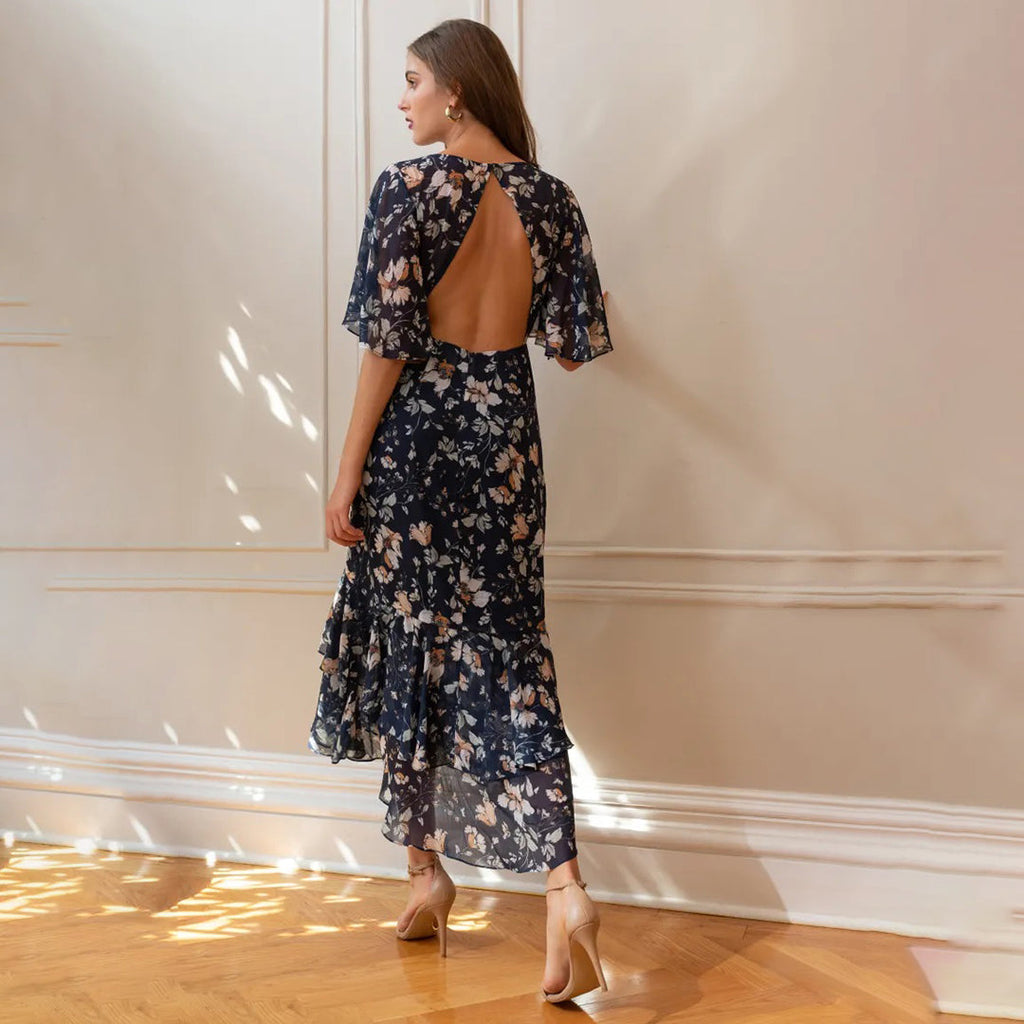 Beautifully Finished Dress in a Timeless Design