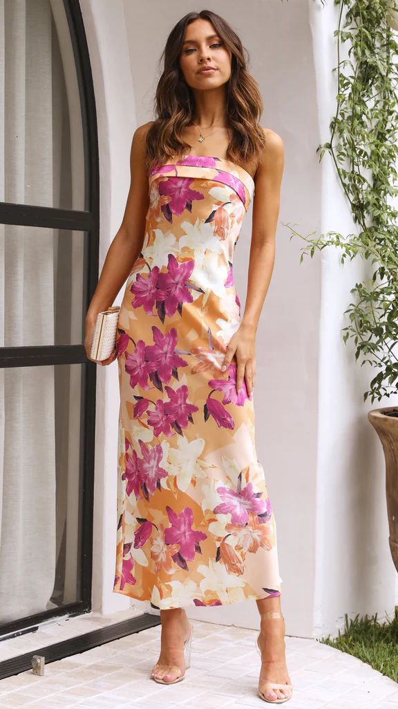 Gracefully Styled Dress for Any Occasion