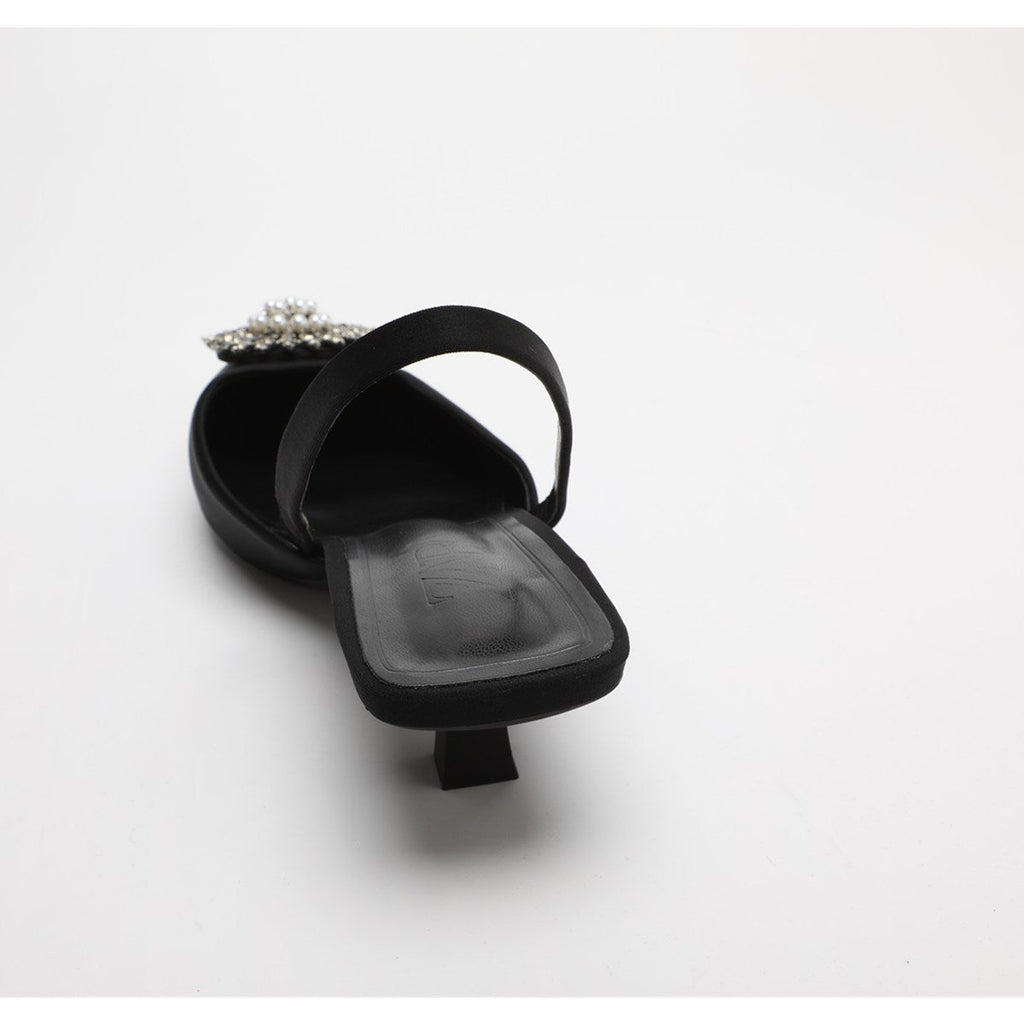 Graceful Orthopedic Sandals for Modern Look