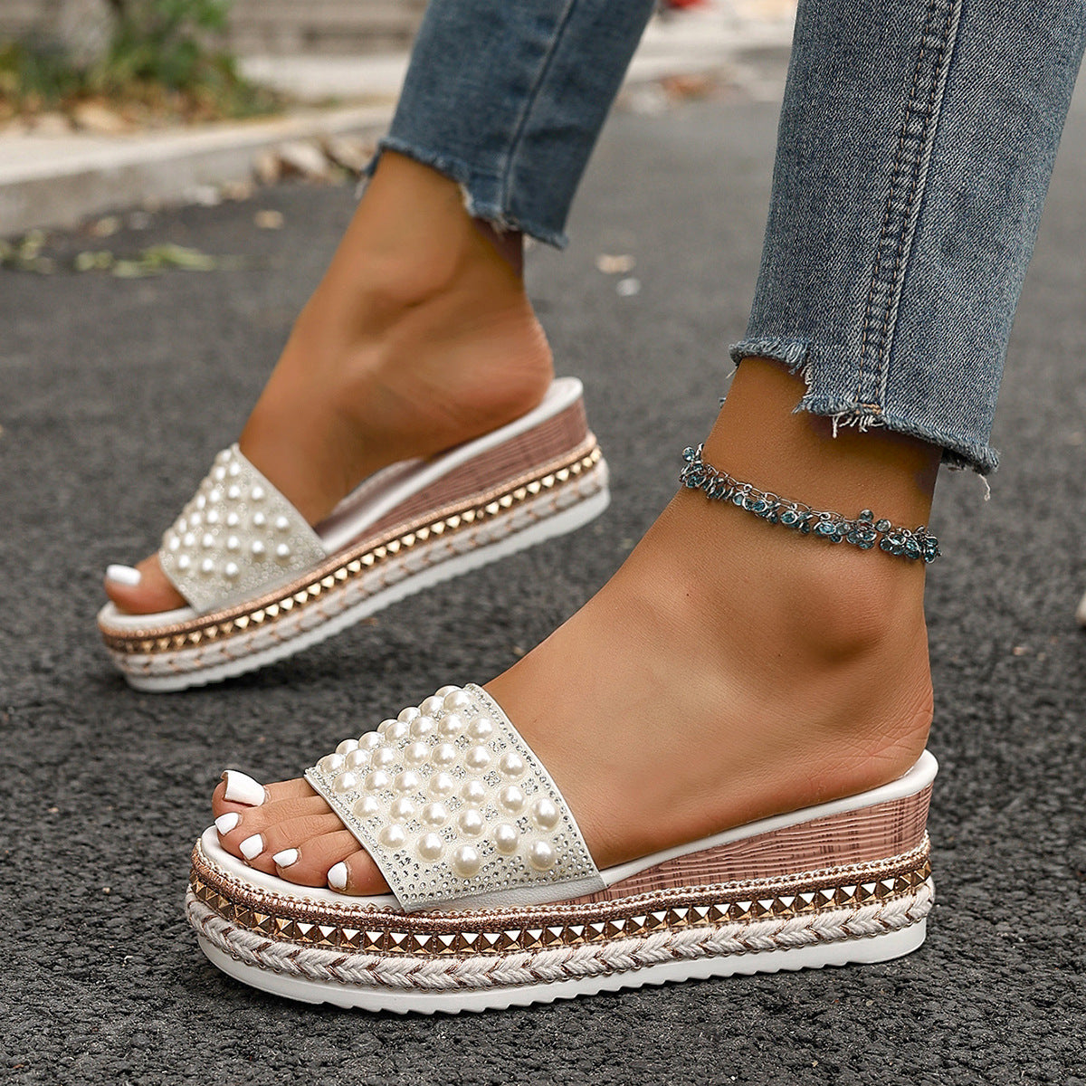 Graceful Orthopedic Sandals for Modern Look
