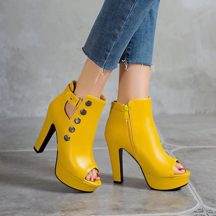 Graceful Orthopedic Sandals for Modern Look