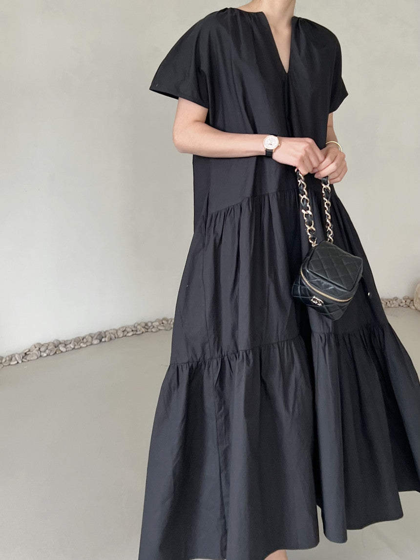 Effortlessly Elegant Dress with a Timeless Design