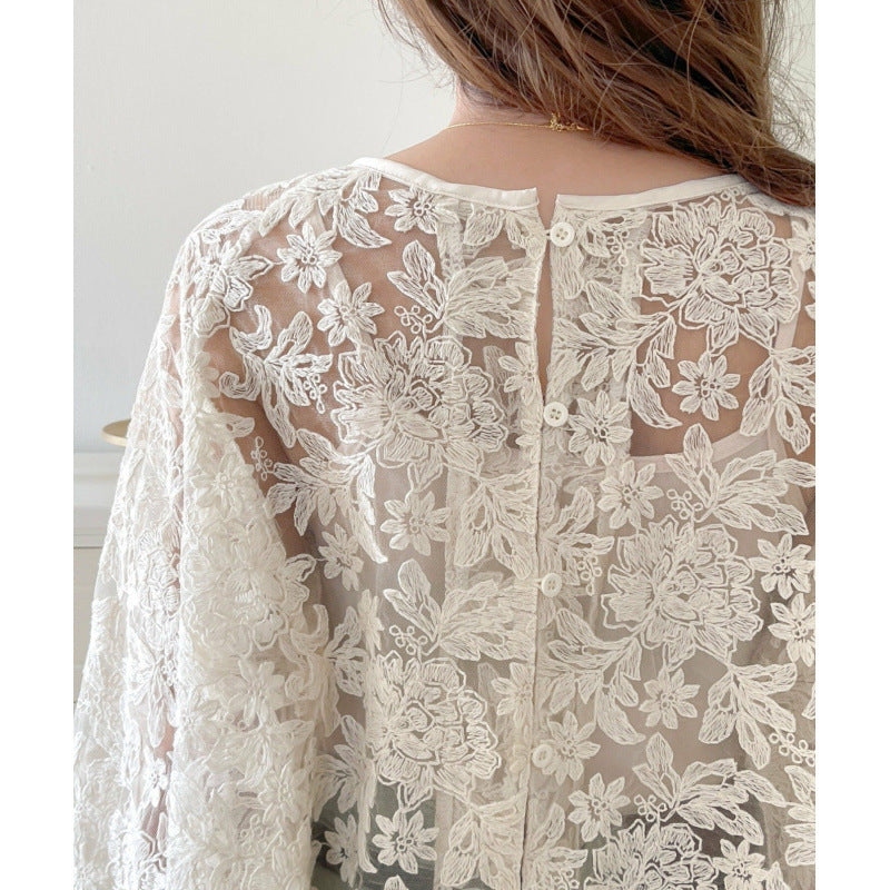 Well Tailored Blouse with a Graceful Silhouette