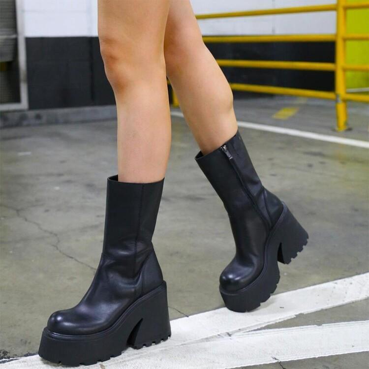 Graceful Orthopedic Boots for Modern Look