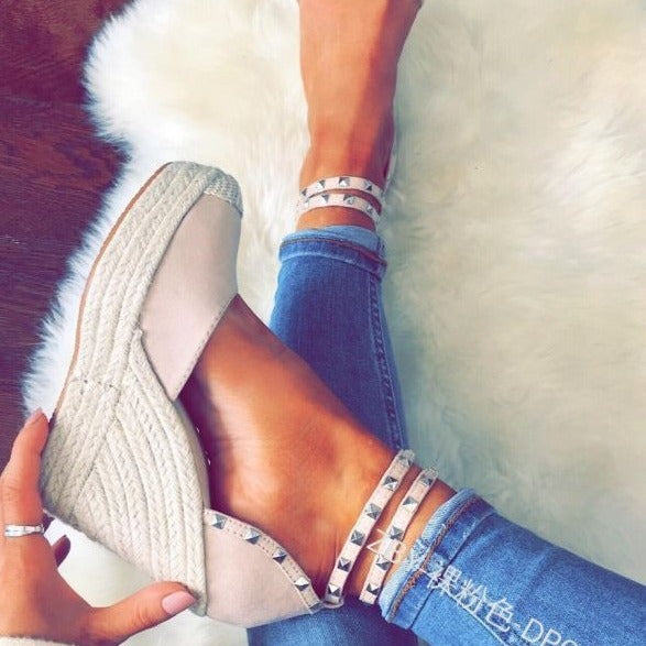 Graceful Orthopedic Sandals for Modern Look