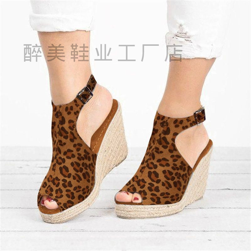 Chic Orthopedic Sandals with Unique Design