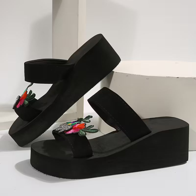 Chic Orthopedic Sandals with Unique Design