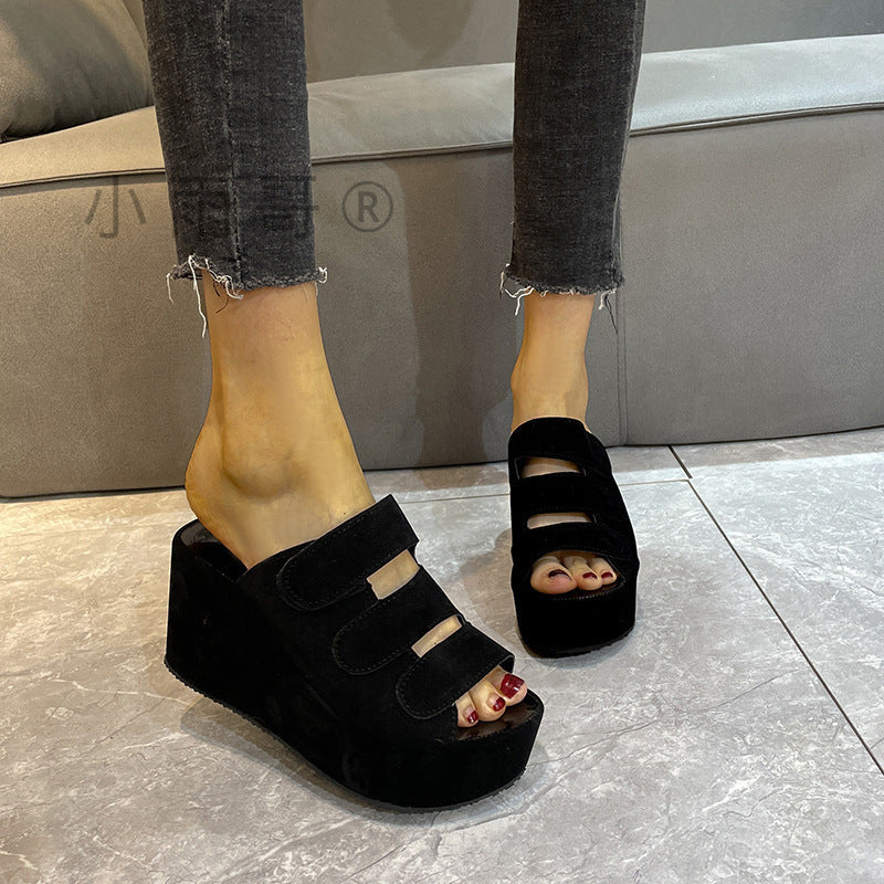 Graceful Orthopedic Sandals for Modern Look