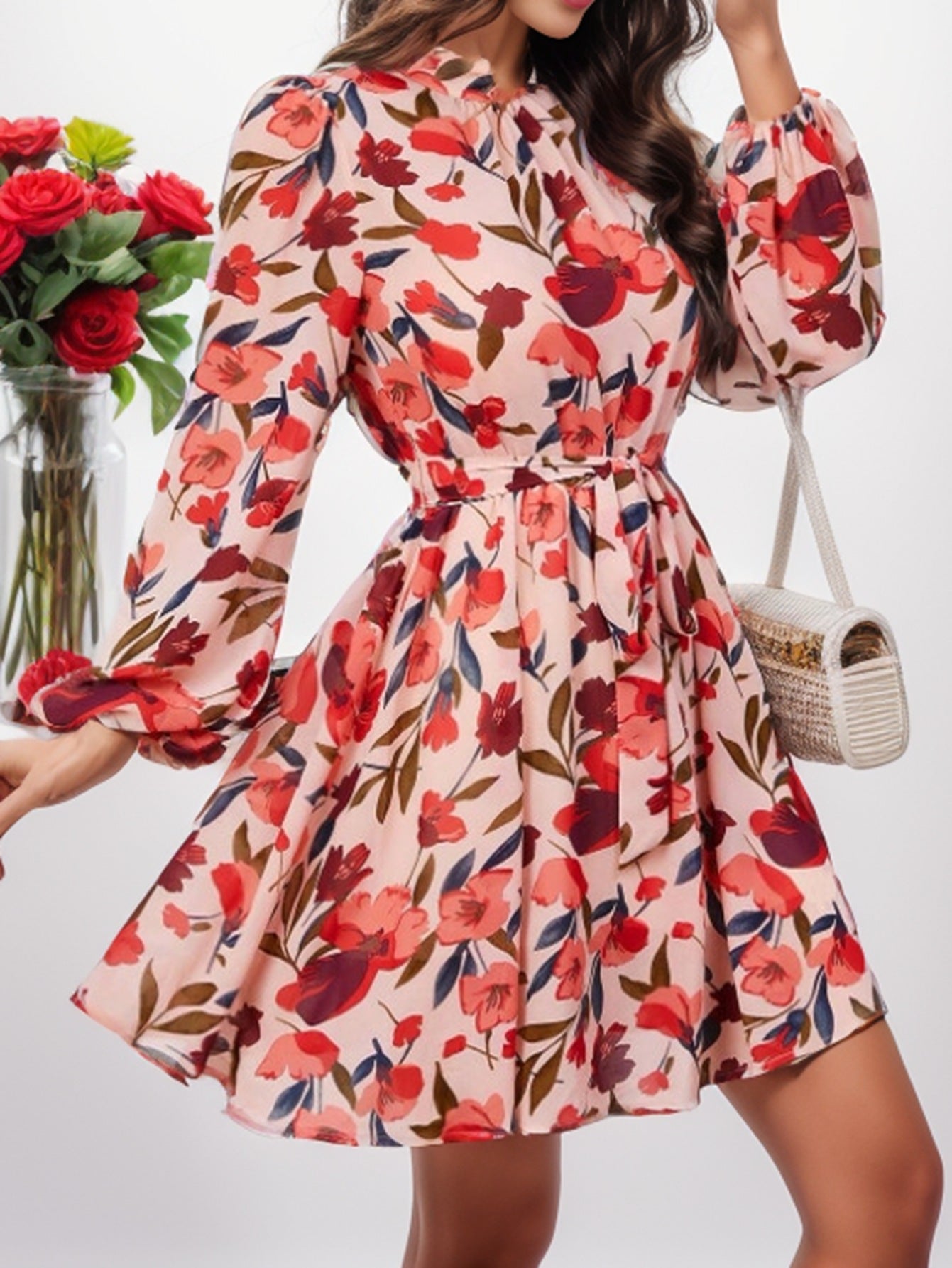 Effortlessly Elegant Dress with a Timeless Design