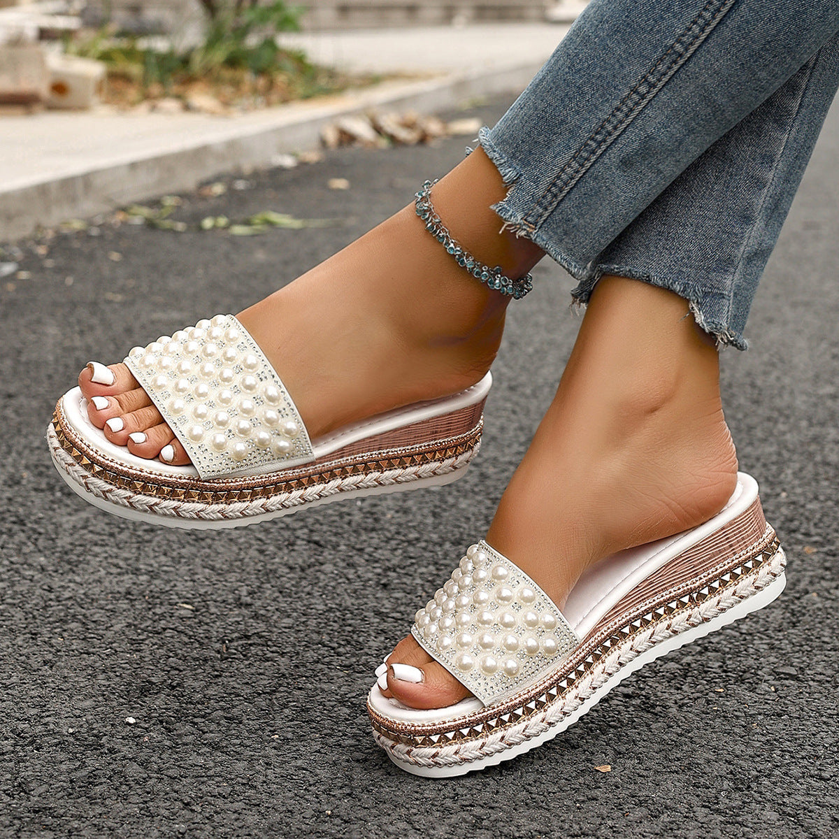 Graceful Orthopedic Sandals for Modern Look
