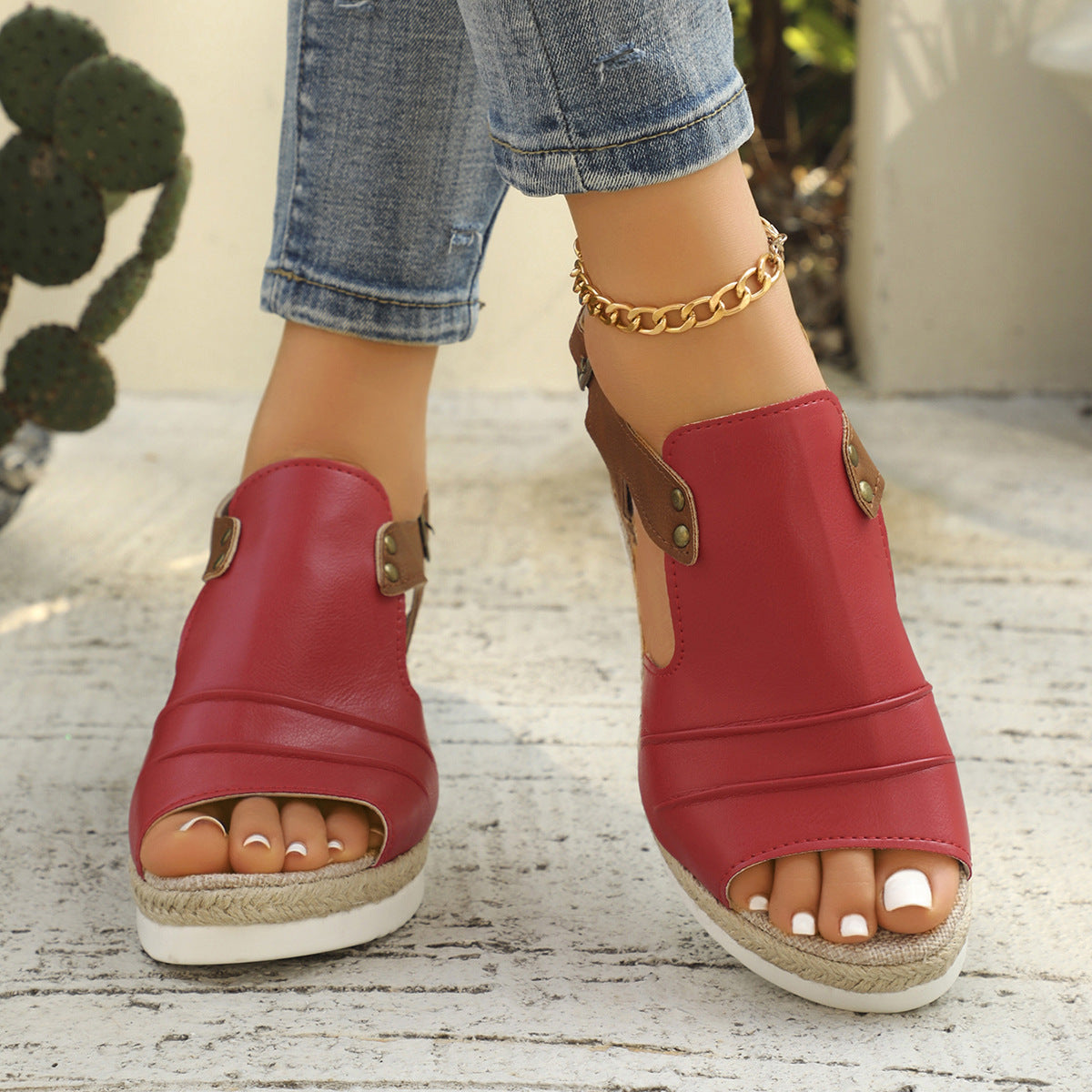 Graceful Orthopedic Sandals for Modern Look