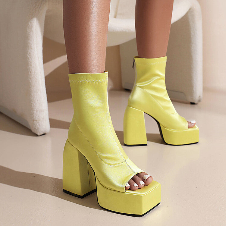 Graceful Orthopedic Sandals for Modern Look