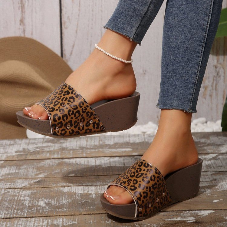 Graceful Orthopedic Sandals for Modern Look