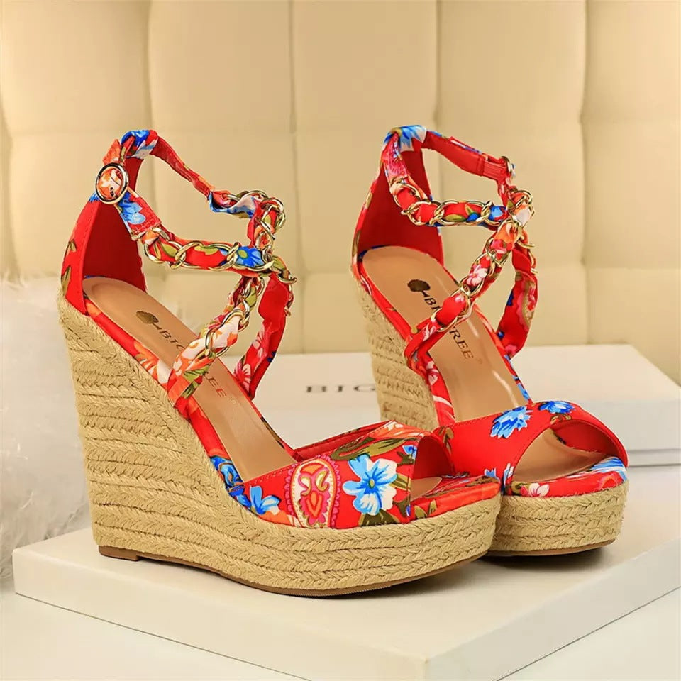 Graceful Orthopedic Sandals for Modern Look