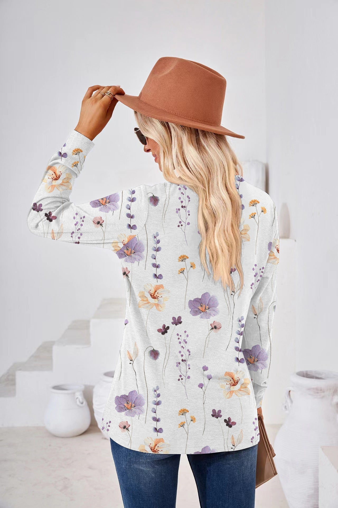 Effortlessly Elegant Blouse with a Timeless Design