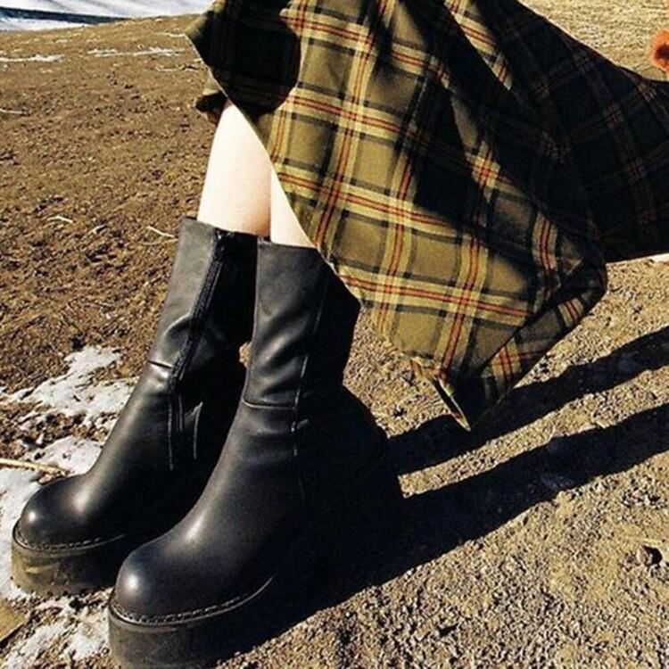 Graceful Orthopedic Boots for Modern Look
