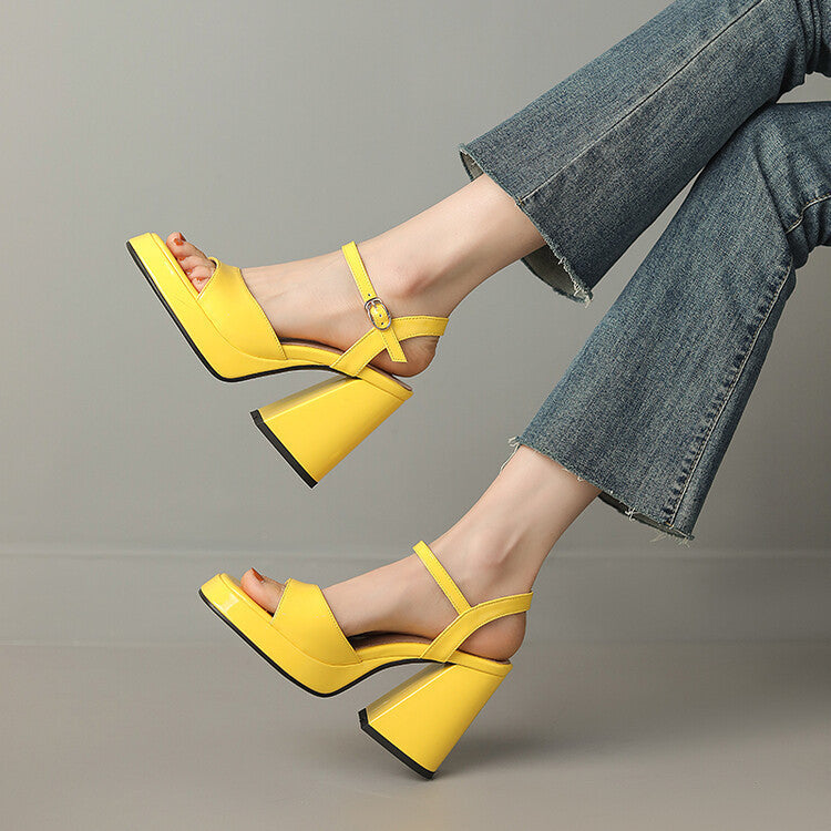 Graceful Orthopedic Sandals for Modern Look
