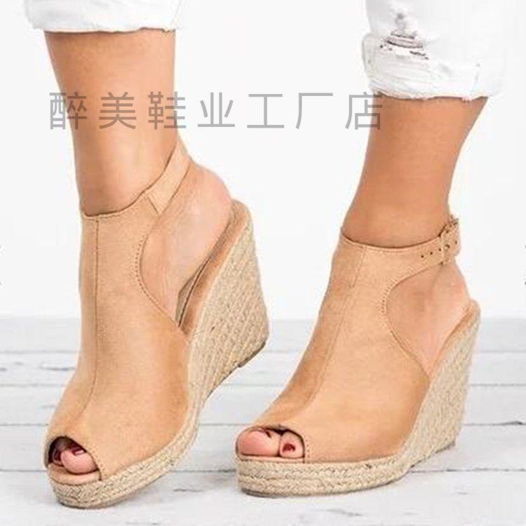 Chic Orthopedic Sandals with Unique Design