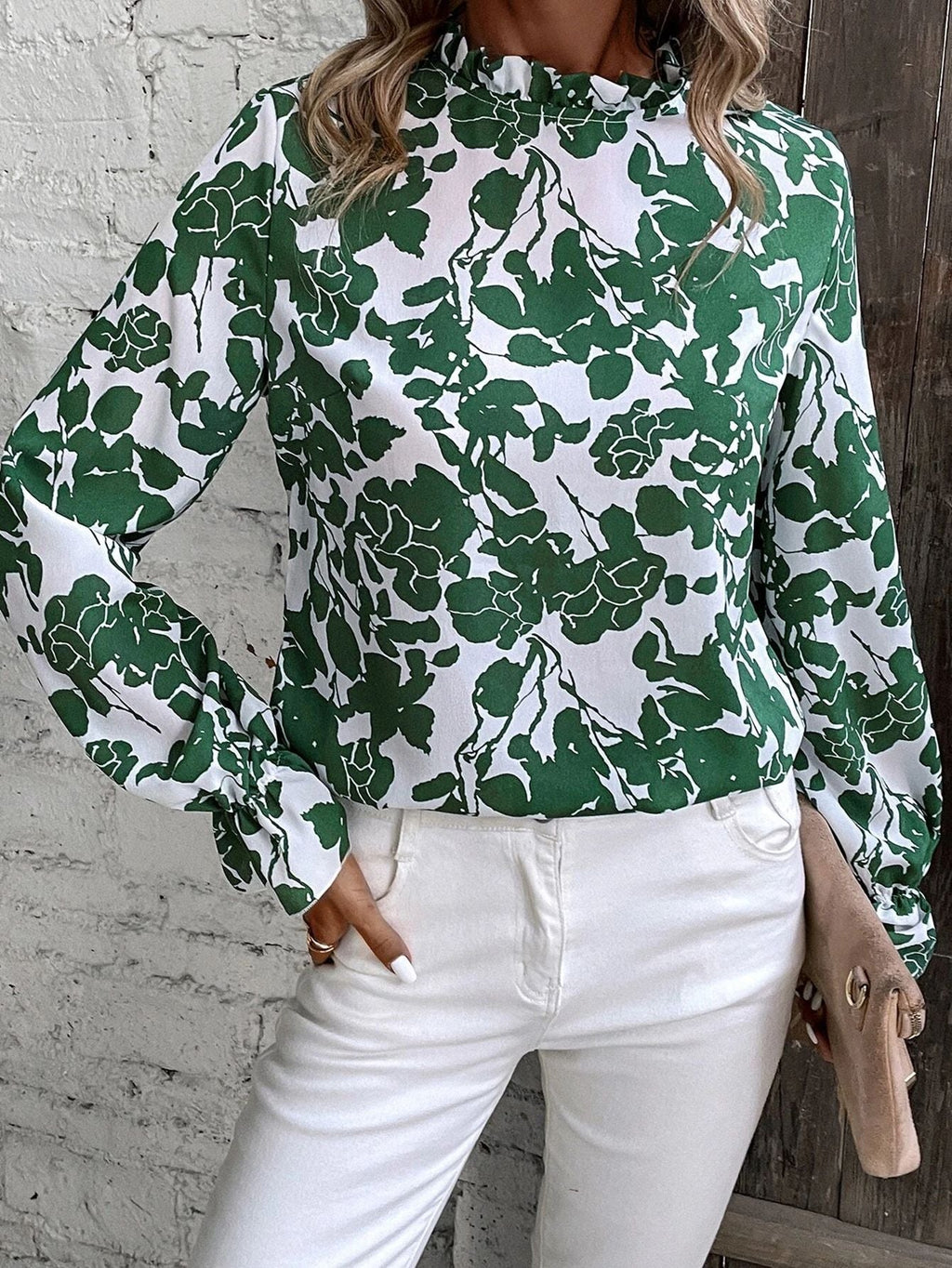 Beautifully Crafted Blouse in a Classic Style