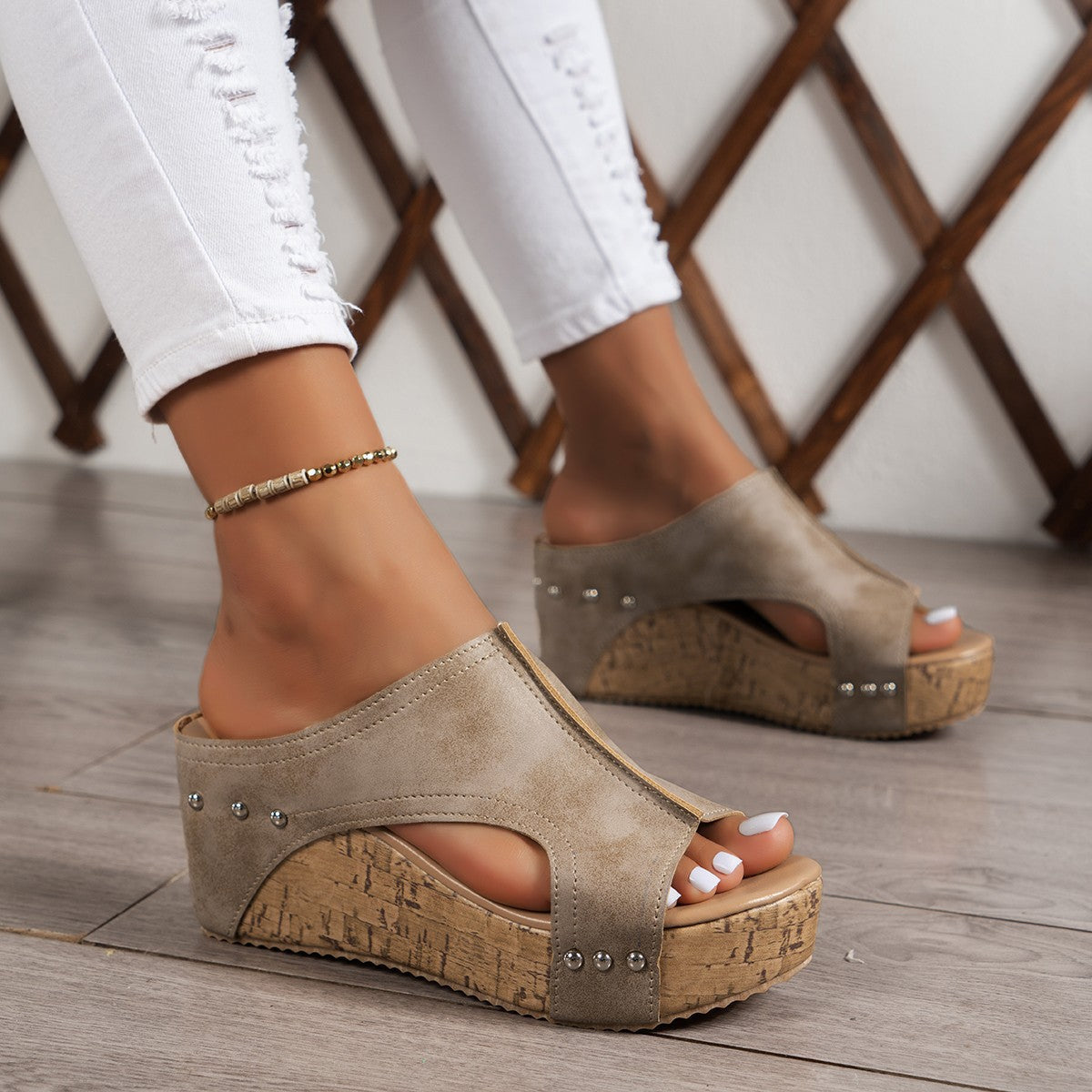 Graceful Orthopedic Sandals for Modern Look