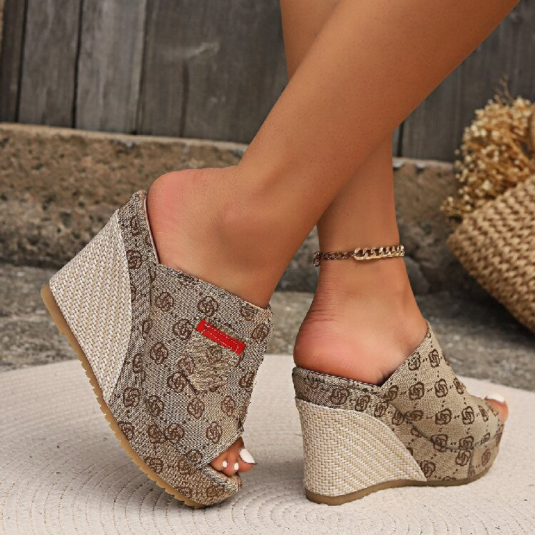 Chic Orthopedic Sandals with Unique Design