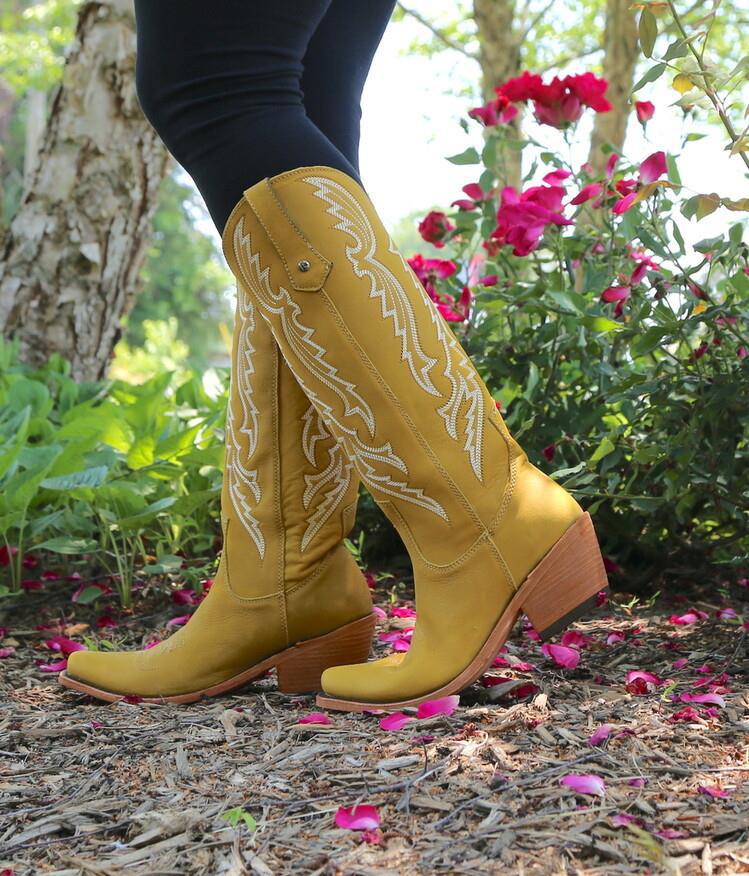 Graceful Orthopedic Boots for Modern Look