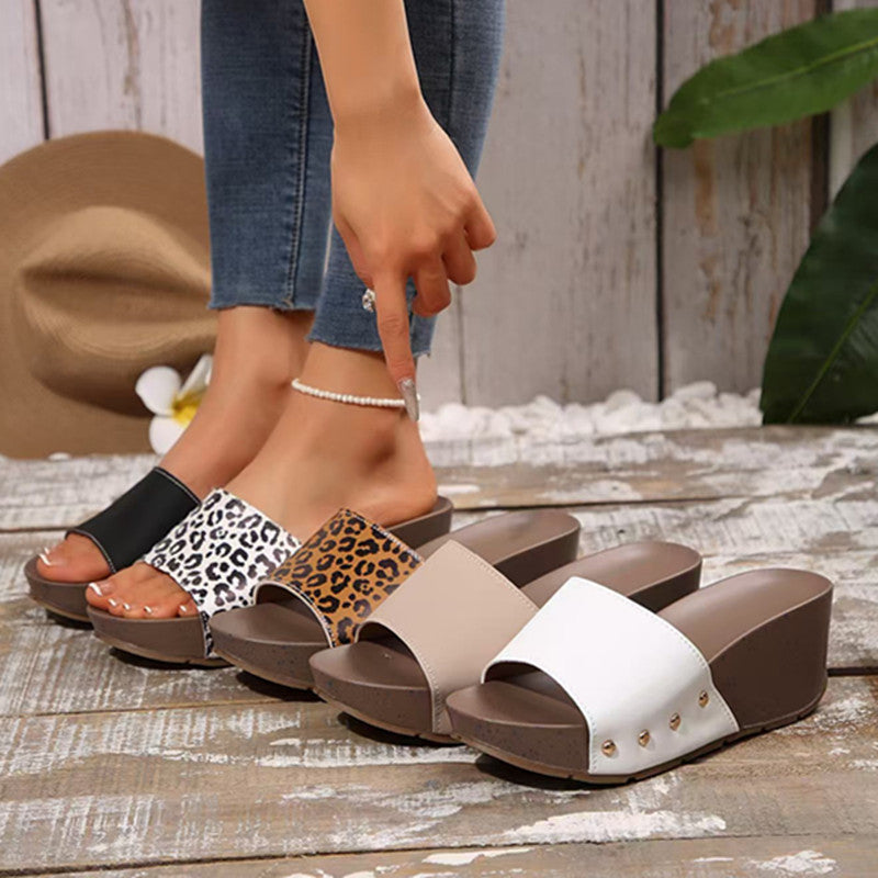 Graceful Orthopedic Sandals for Modern Look
