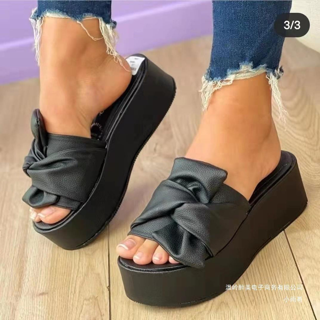Graceful Orthopedic Sandals for Modern Look