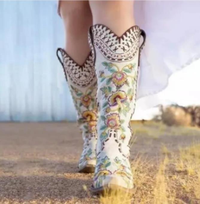 Chic Orthopedic Boots with Unique Design