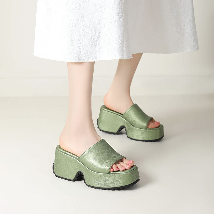 Graceful Orthopedic Sandals for Modern Look