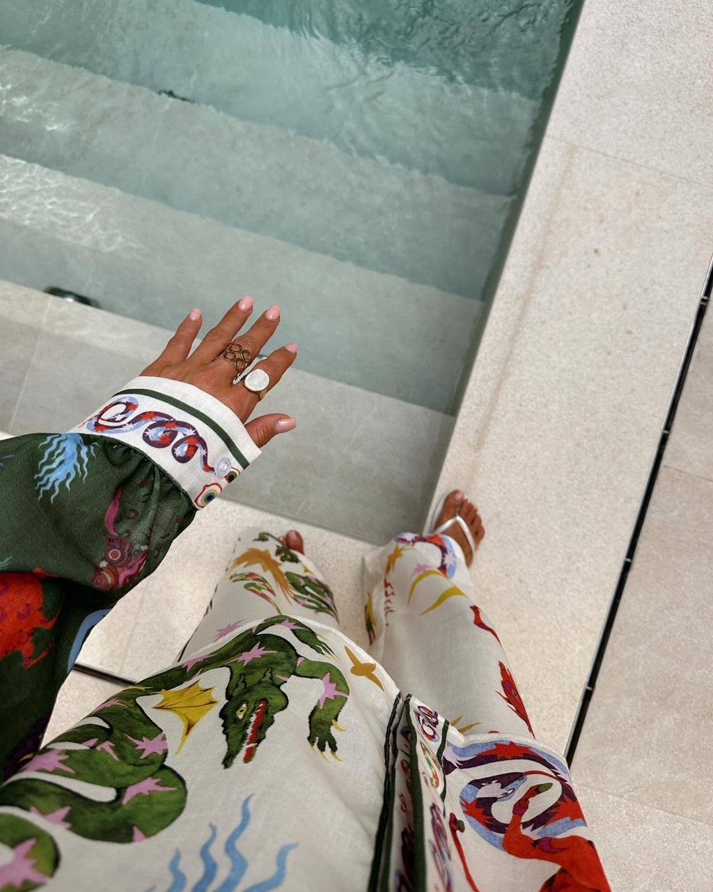 Well Tailored Trousers with a Graceful Silhouette