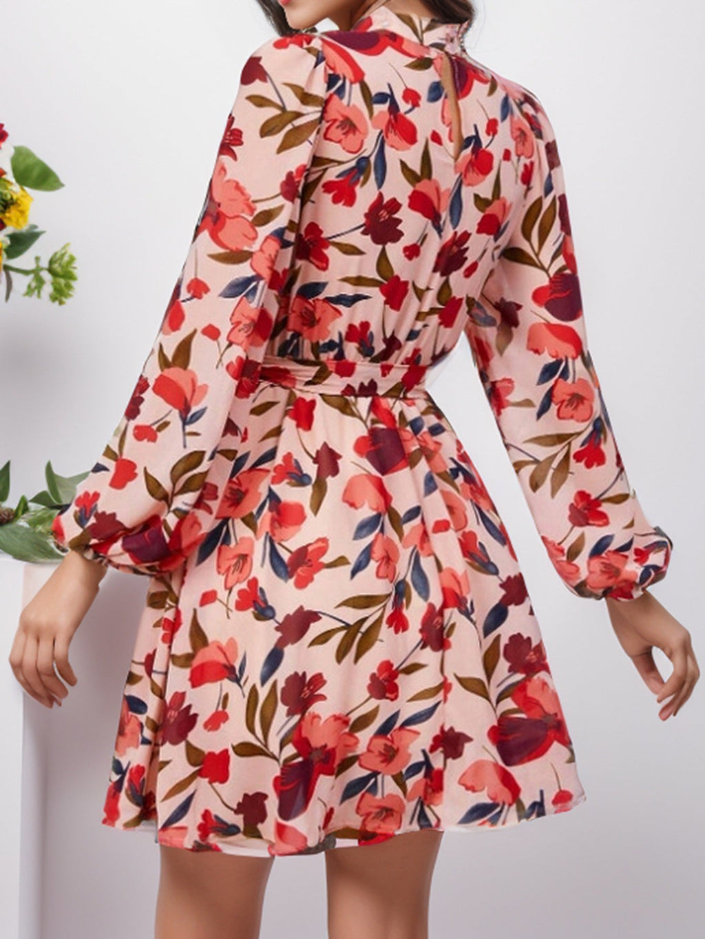 Effortlessly Elegant Dress with a Timeless Design