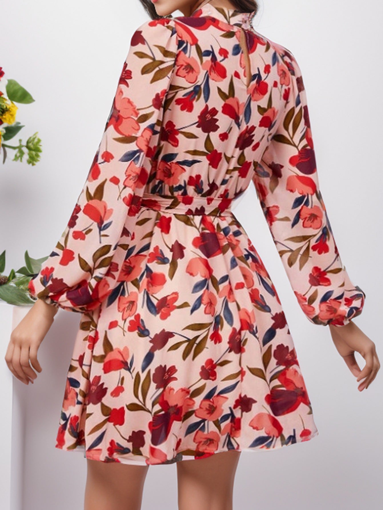 Effortlessly Elegant Dress with a Timeless Design