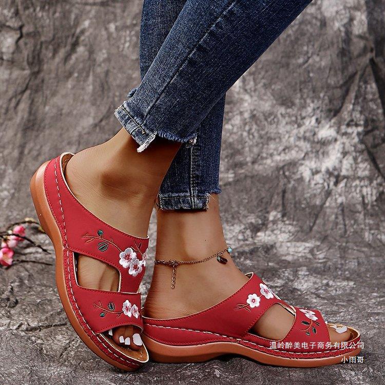 Graceful Orthopedic Sandals for Modern Look