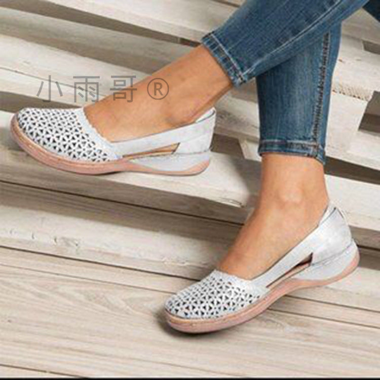 Graceful Orthopedic Sandals for Modern Look