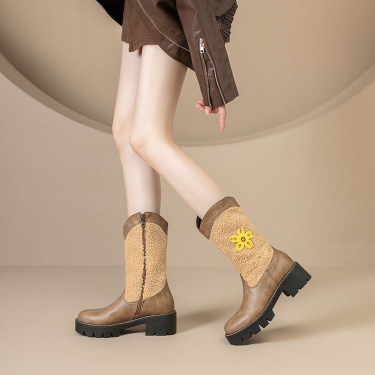 Graceful Orthopedic Boots for Modern Look
