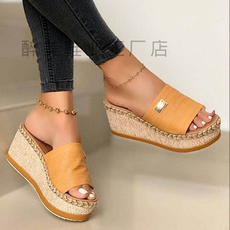 Graceful Orthopedic Sandals for Modern Look