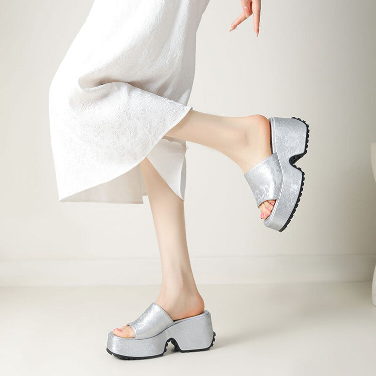 Graceful Orthopedic Sandals for Modern Look