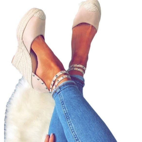 Graceful Orthopedic Sandals for Modern Look
