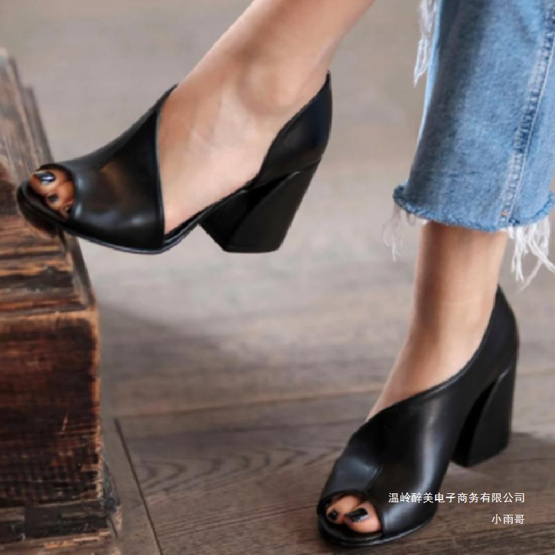Chic Orthopedic Sandals with Unique Design