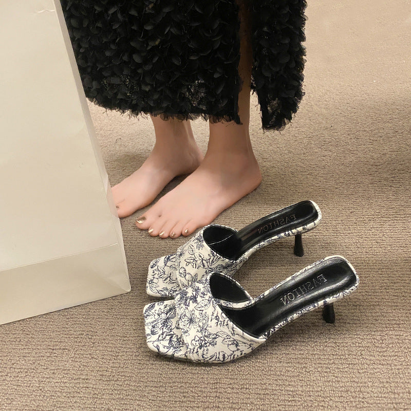 Graceful Orthopedic Sandals for Modern Look