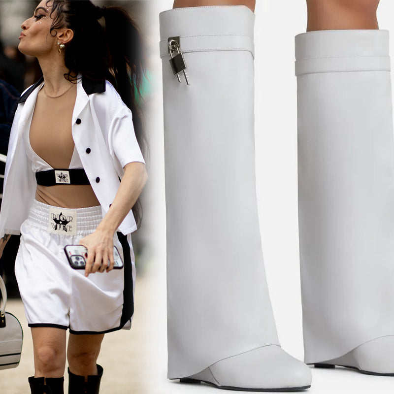 Graceful Orthopedic Boots for Modern Look