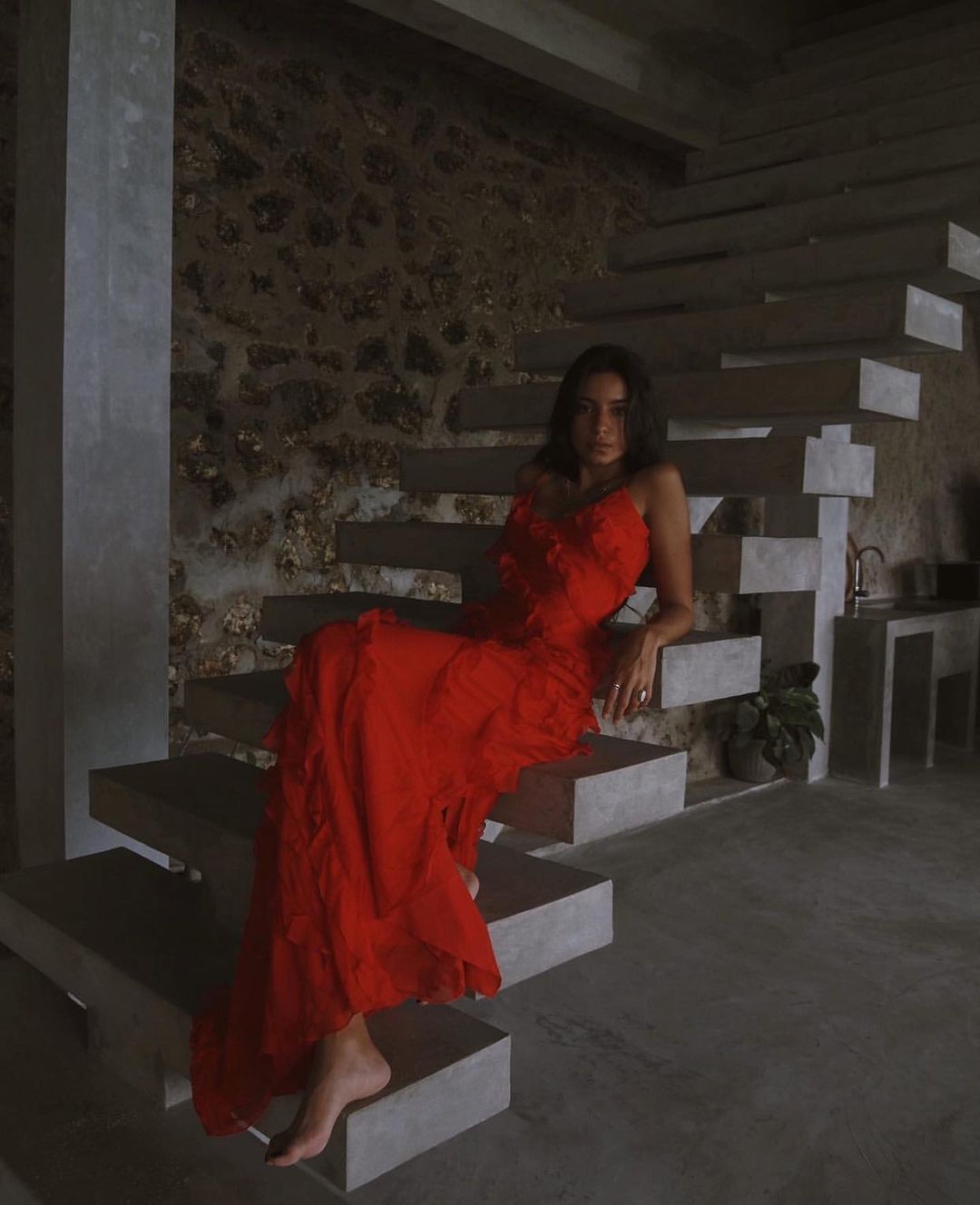 Well Tailored Dress with a Graceful Silhouette