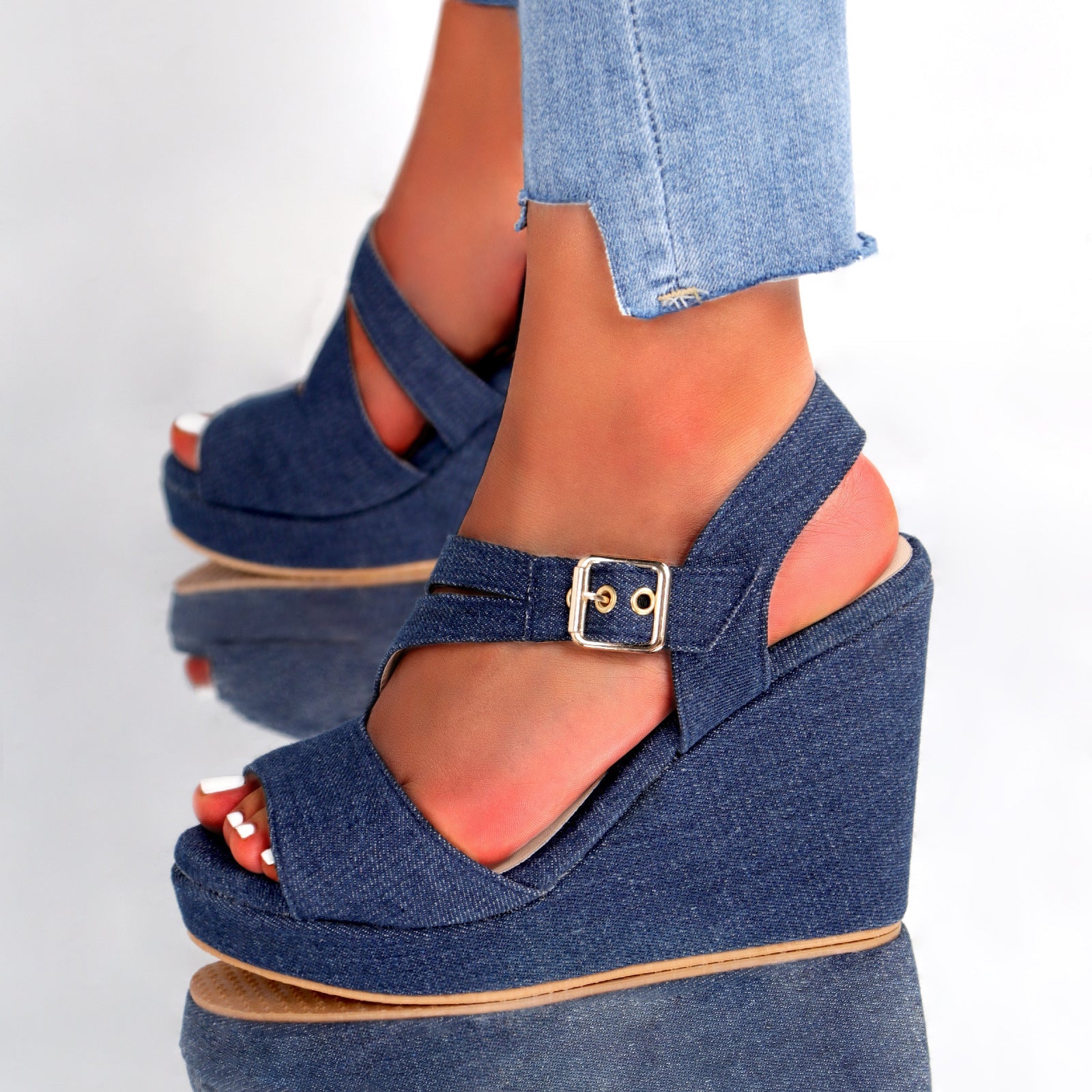 Graceful Orthopedic Sandals for Modern Look