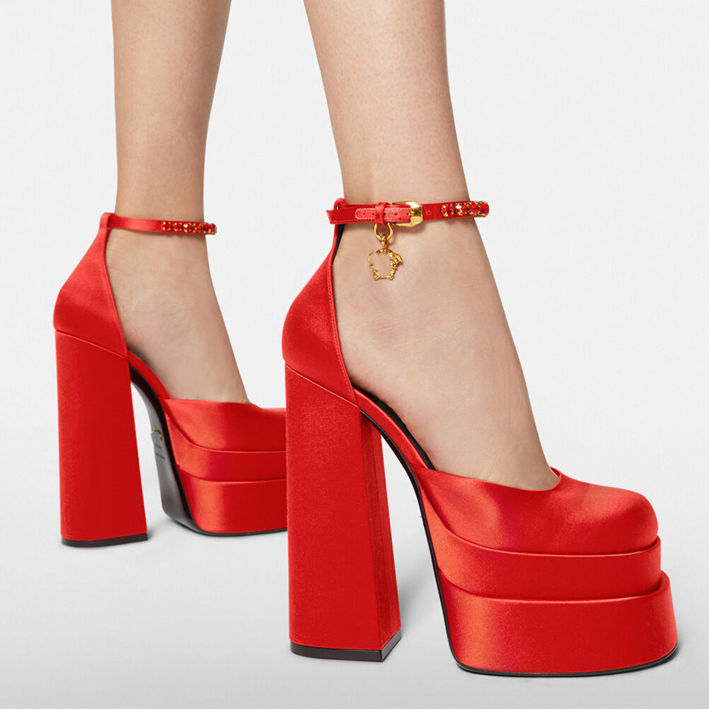 Chic Orthopedic Sandals with Unique Design
