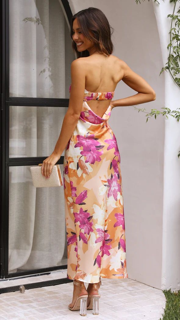 Gracefully Styled Dress for Any Occasion