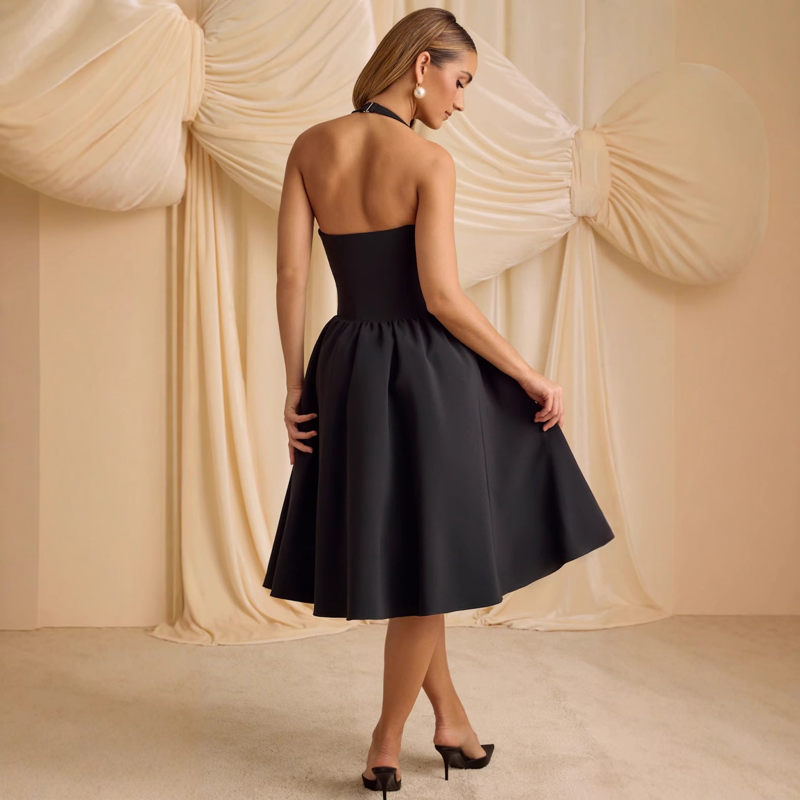 Classic Vintage Dress with a Flattering Fit